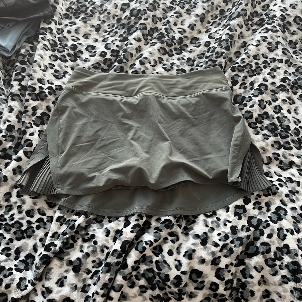 Lululemon play off the pleats skirt